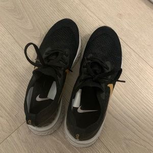 Nike running shoes/sneakers us 6